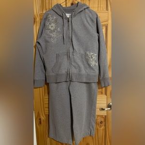 Sonoma sweatsuit size petite large with crop bottoms.